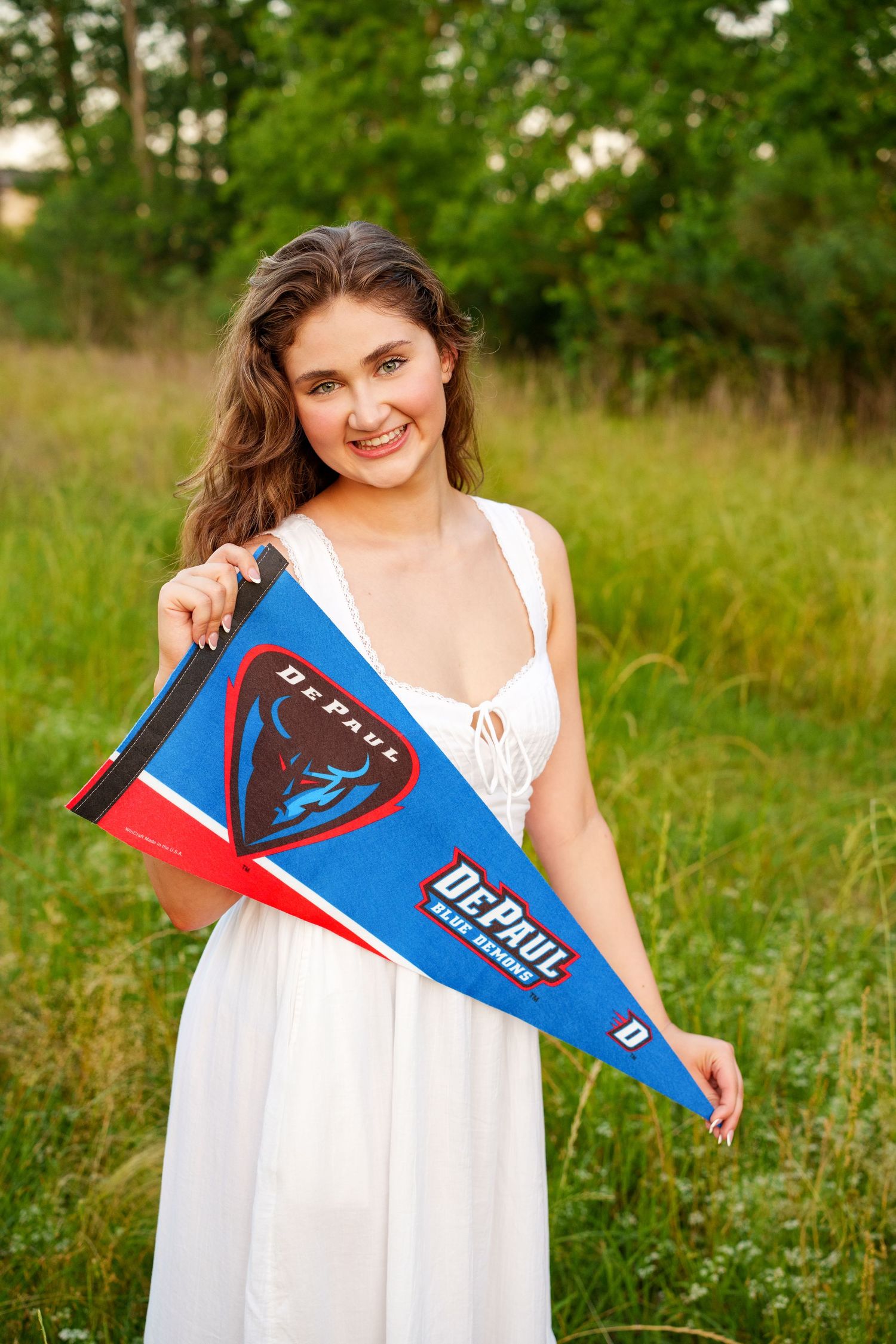college reveal images.  Posing with college gear for senior photos.  The woodlands senior photographer college session
