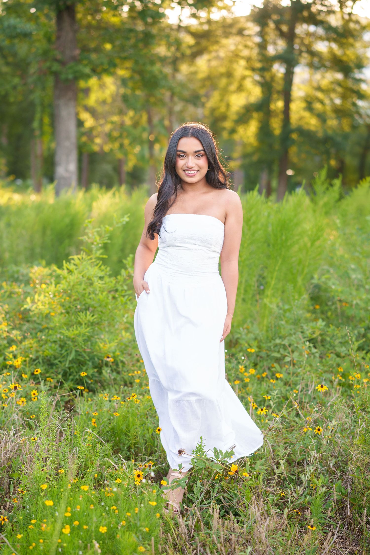 tall grass senior photos in a field.  The woodlands, Conroe, Tomball, Spring