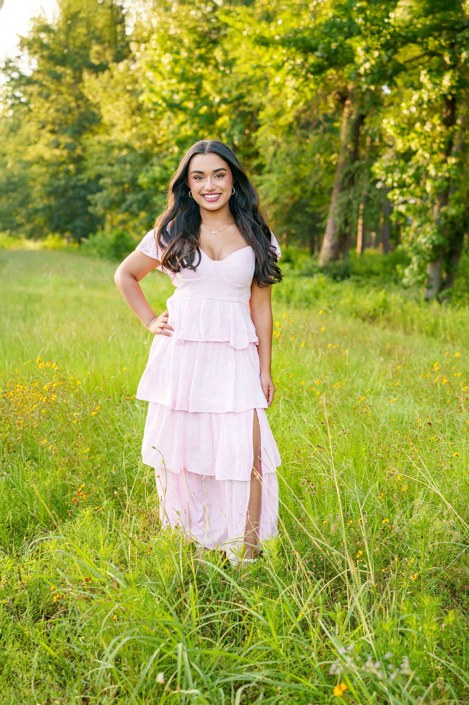 the woodlands tall grass senior photos in a field