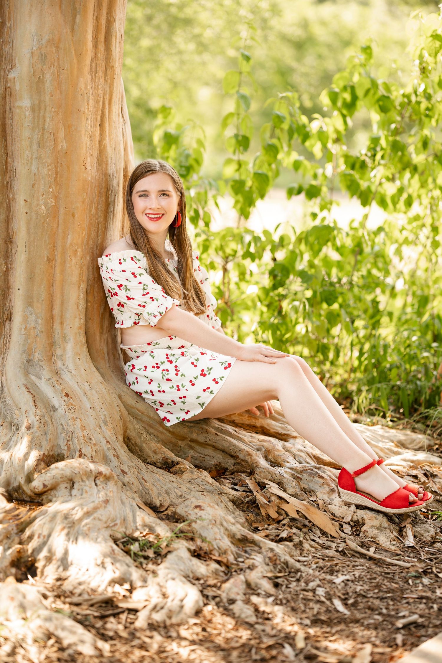 senior girl against a tree