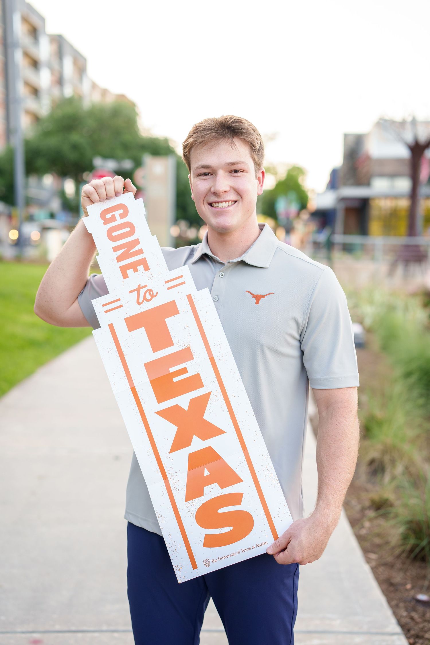 UT college reveal images.  Posing with college gear for senior photos.  The woodlands senior photographer college session