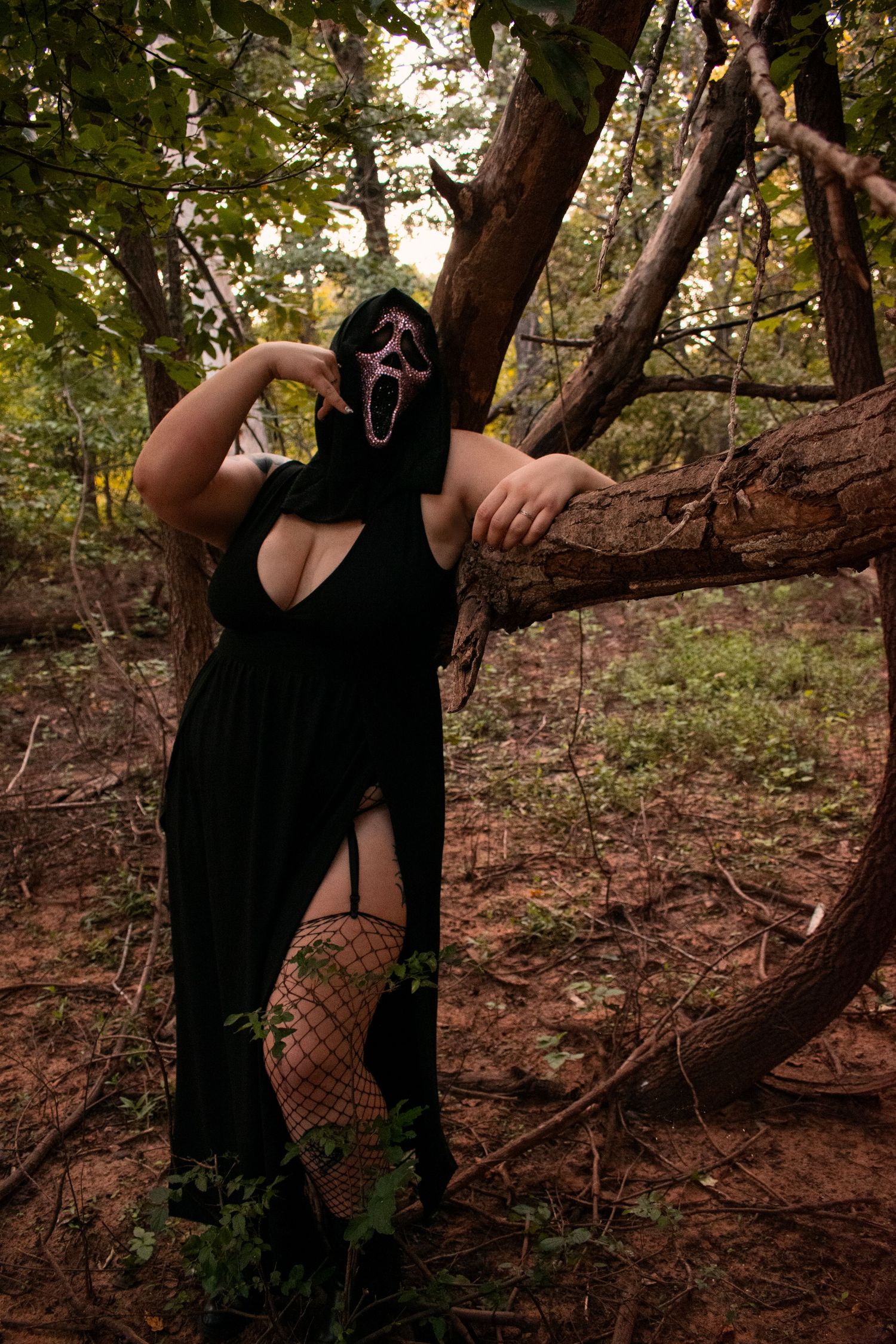 Halloween dark horror theme photography alternative Oklahoma photographer spooky cute photoshoot