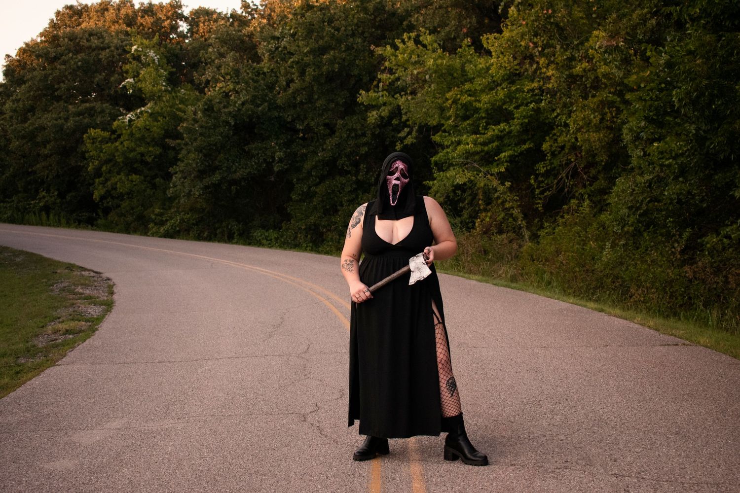Halloween dark horror theme photography alternative Oklahoma photographer spooky cute photoshoot