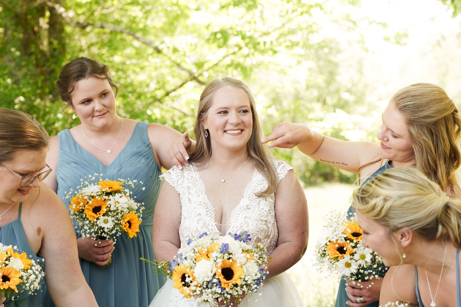 Bruidsfotografie & groepsfoto's in Leeuwarden, Nederland – tijdloze beelden van de bruiloftsgasten door een professionele fotograaf.