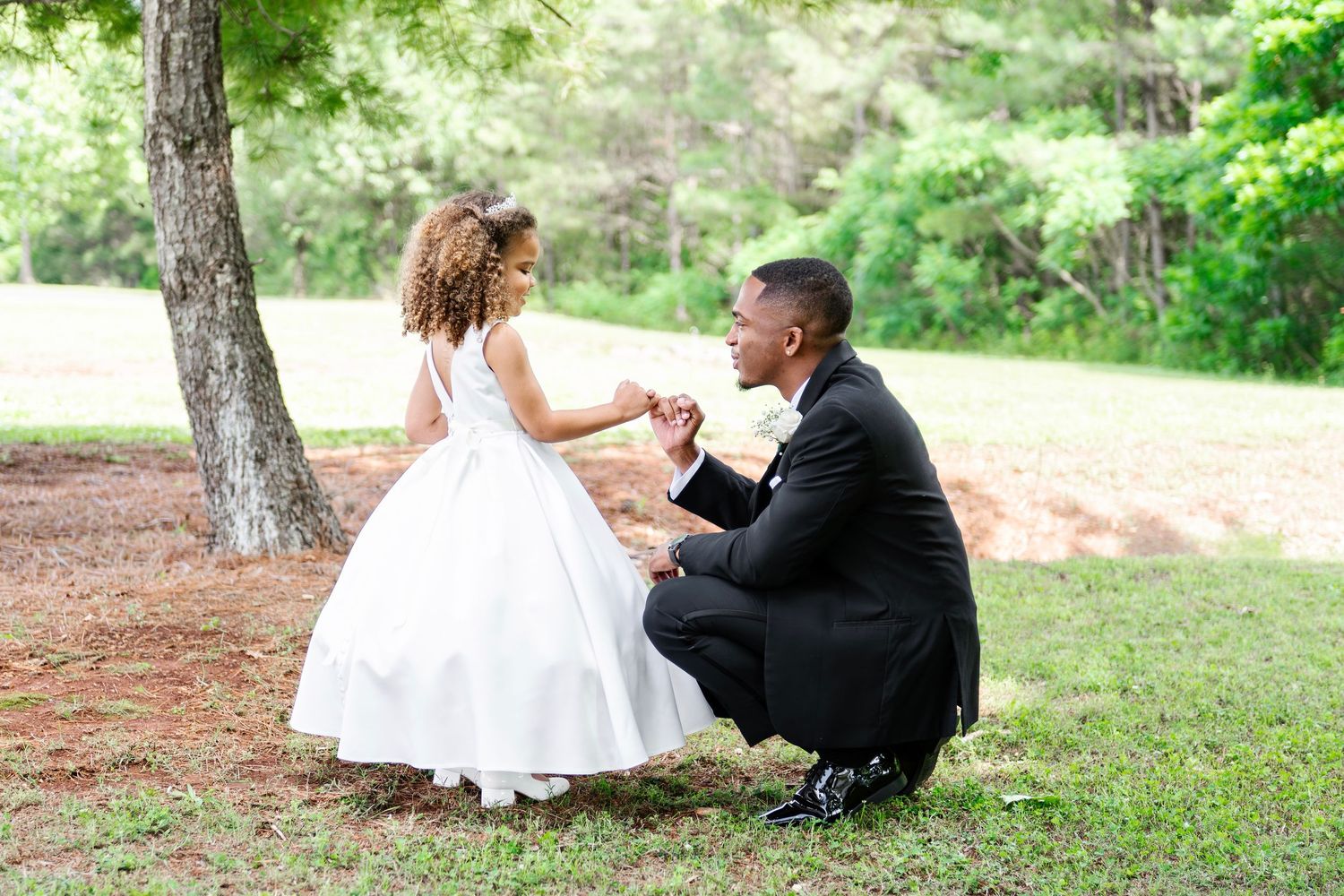 North Alabama budget friendly wedding and portrait photographer based in Madison, Alabama. Della Smithson Photography