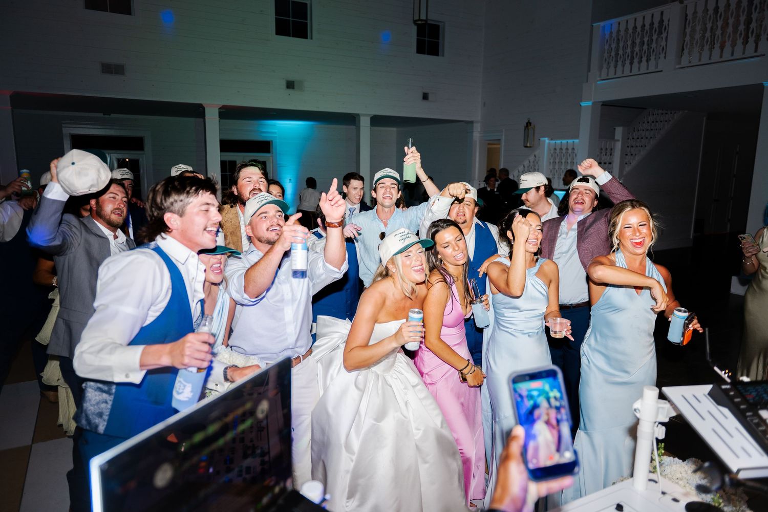 North Alabama budget friendly wedding and portrait photographer based in Madison, Alabama. Della Smithson Photography