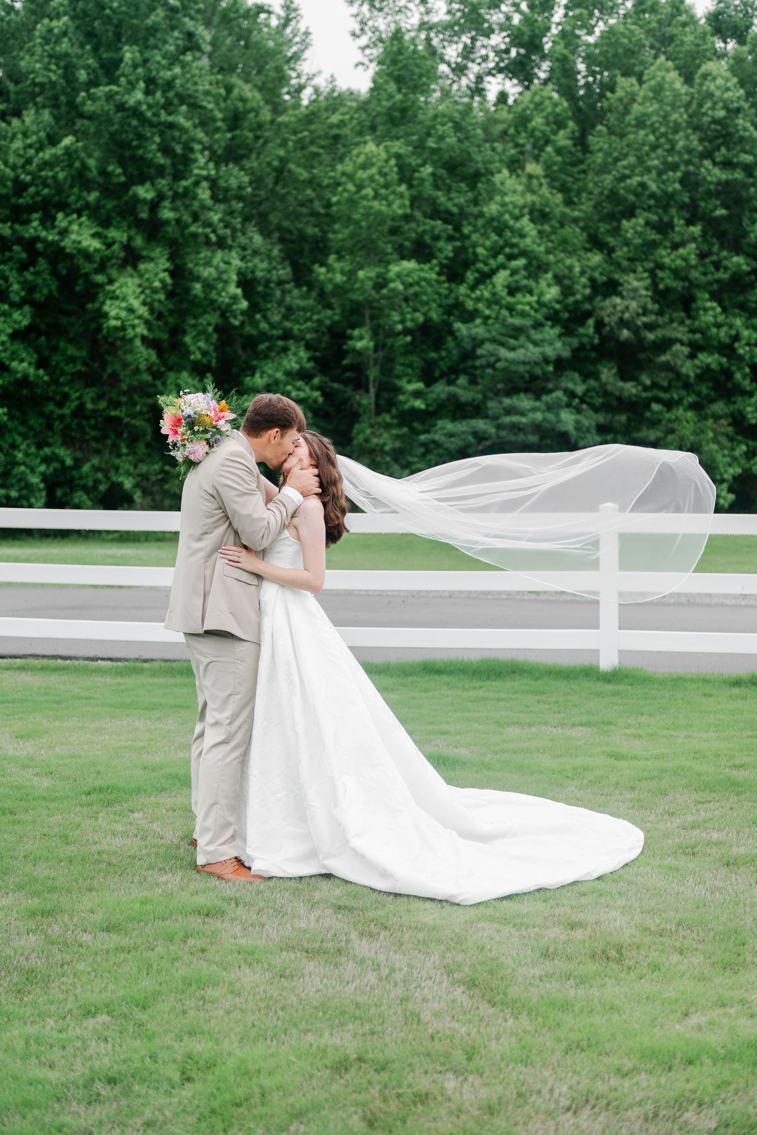 North Alabama budget friendly wedding and portrait photographer based in Madison, Alabama. Della Smithson Photography