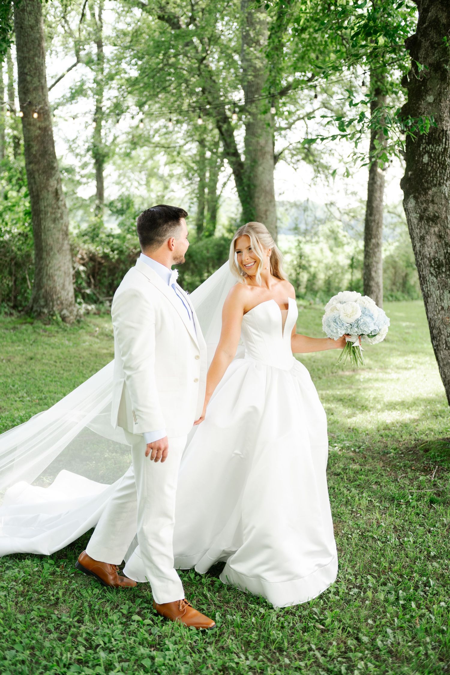 North Alabama budget friendly wedding and portrait photographer based in Madison, Alabama. Della Smithson Photography