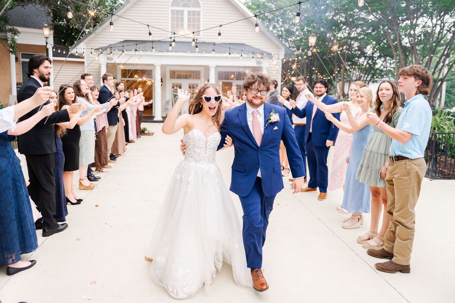 North Alabama budget friendly wedding and portrait photographer based in Madison, Alabama. Della Smithson Photography