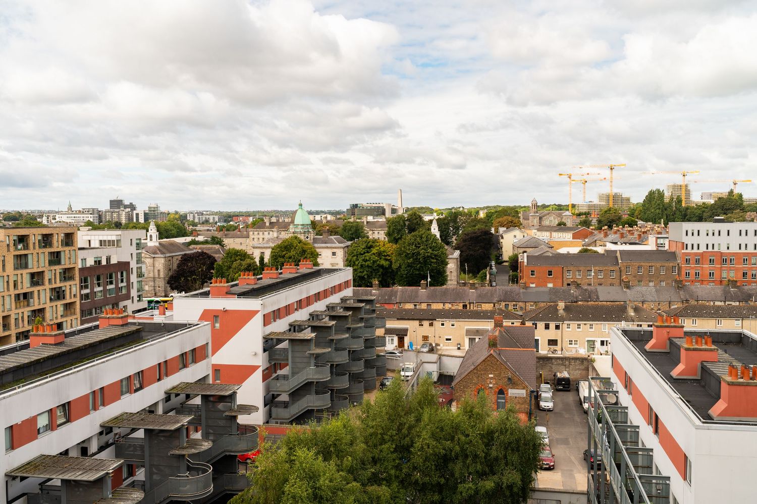 Panoramic view of Dublin city buildings and architecture under cloudy skies. Couple's Photoshoot PHOTOGRAPHER Dublin