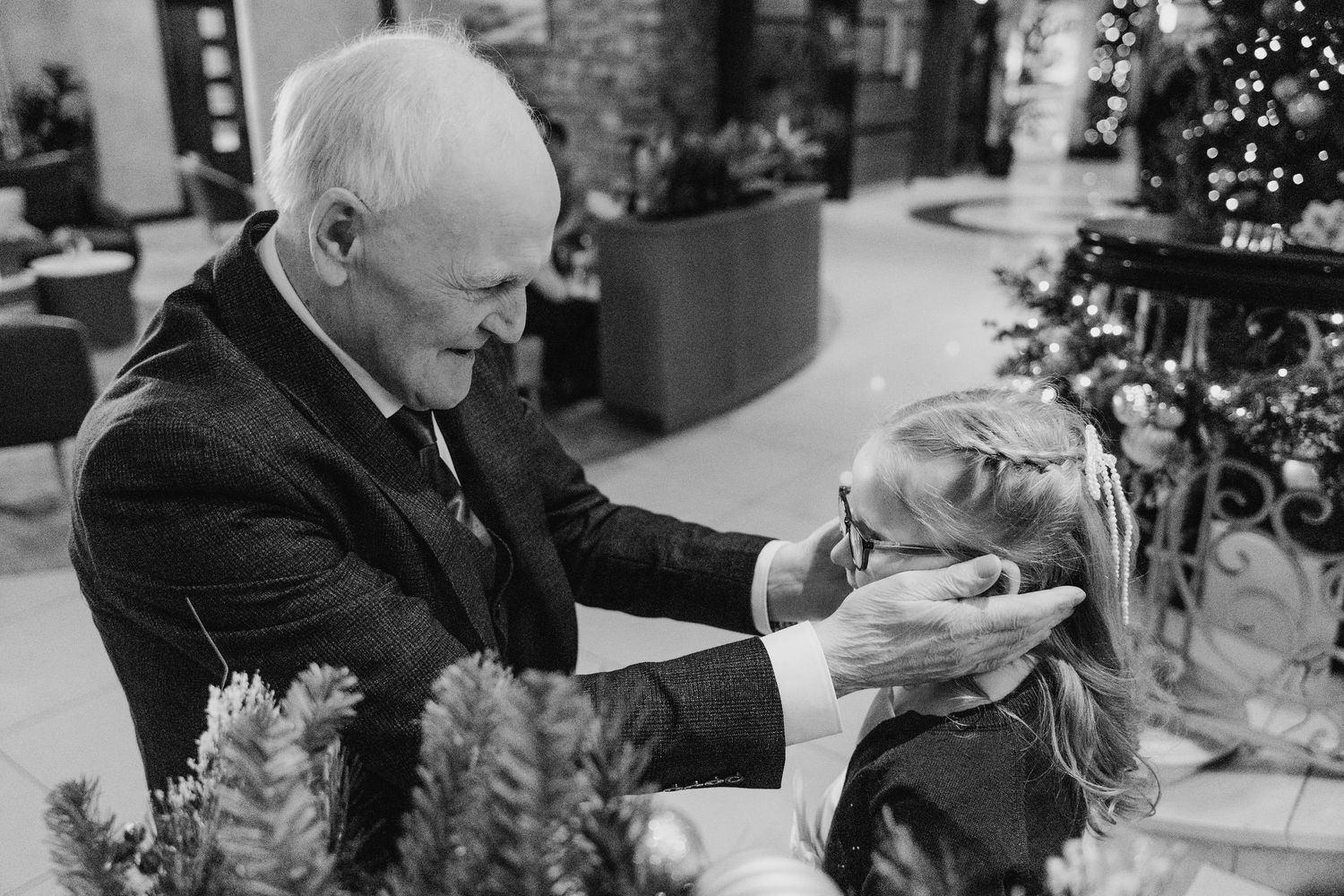 Black and white photo of wedding guests mingling at an elegant reception.  Wedding PHOTOGRAPHER Trim Castle
