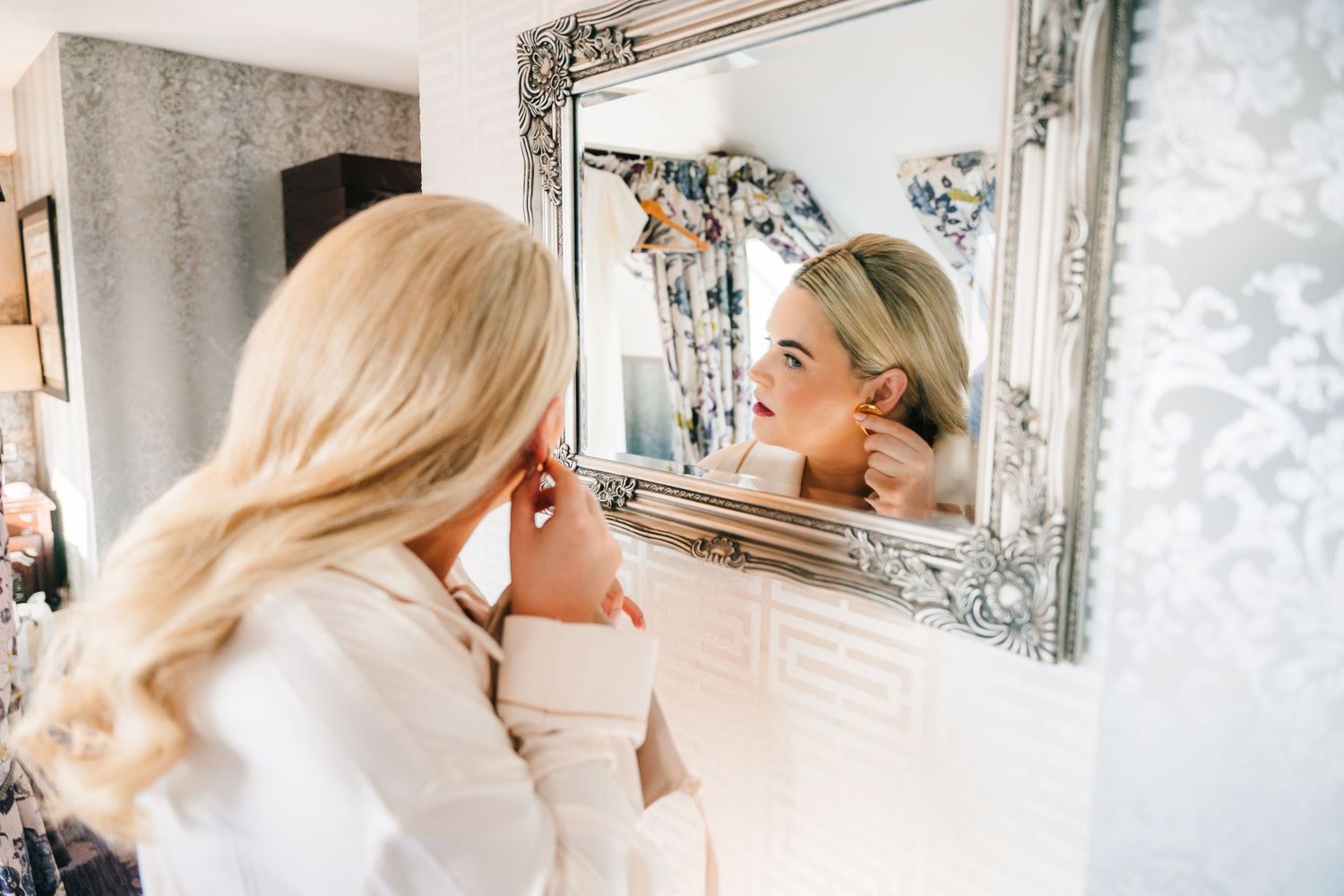 Elegant mirrors and decor in a wedding preparation room with soft lighting. Wedding photographer dublin