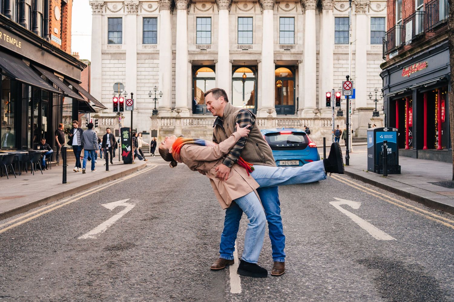 A playful street scene with a dip pose in front of historic Dublin architecture. PHOTOGRAPHER Dublin PHOTOGRAPHER Dublin ireland