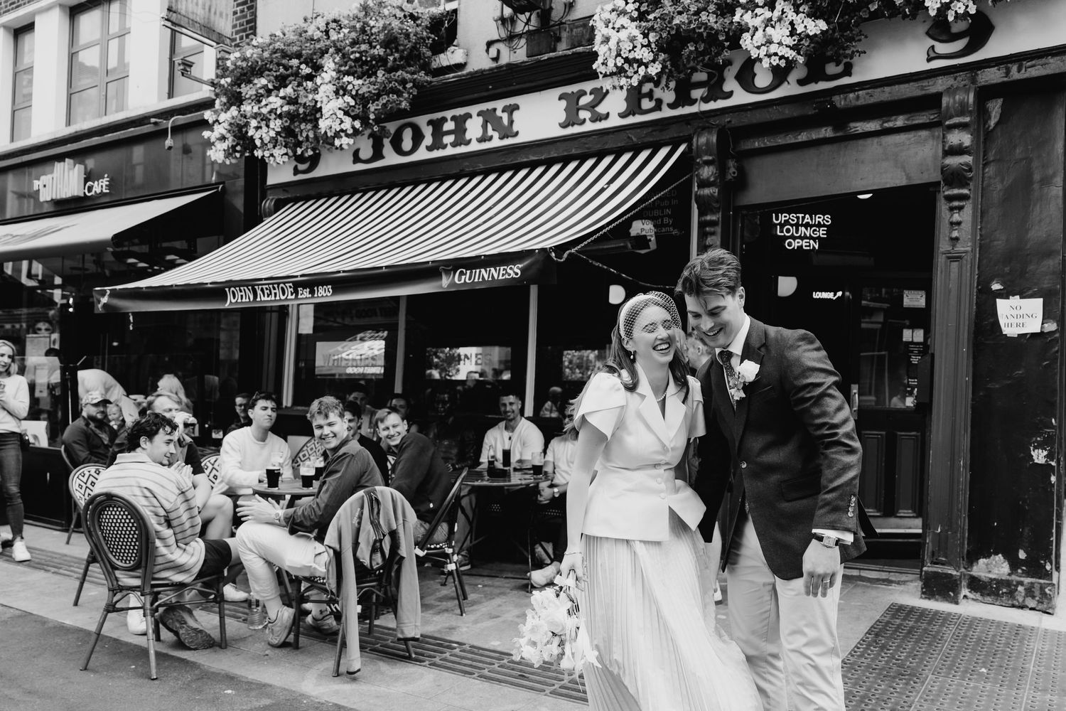 candid natural documentary wedding photographer dublin trinity college city