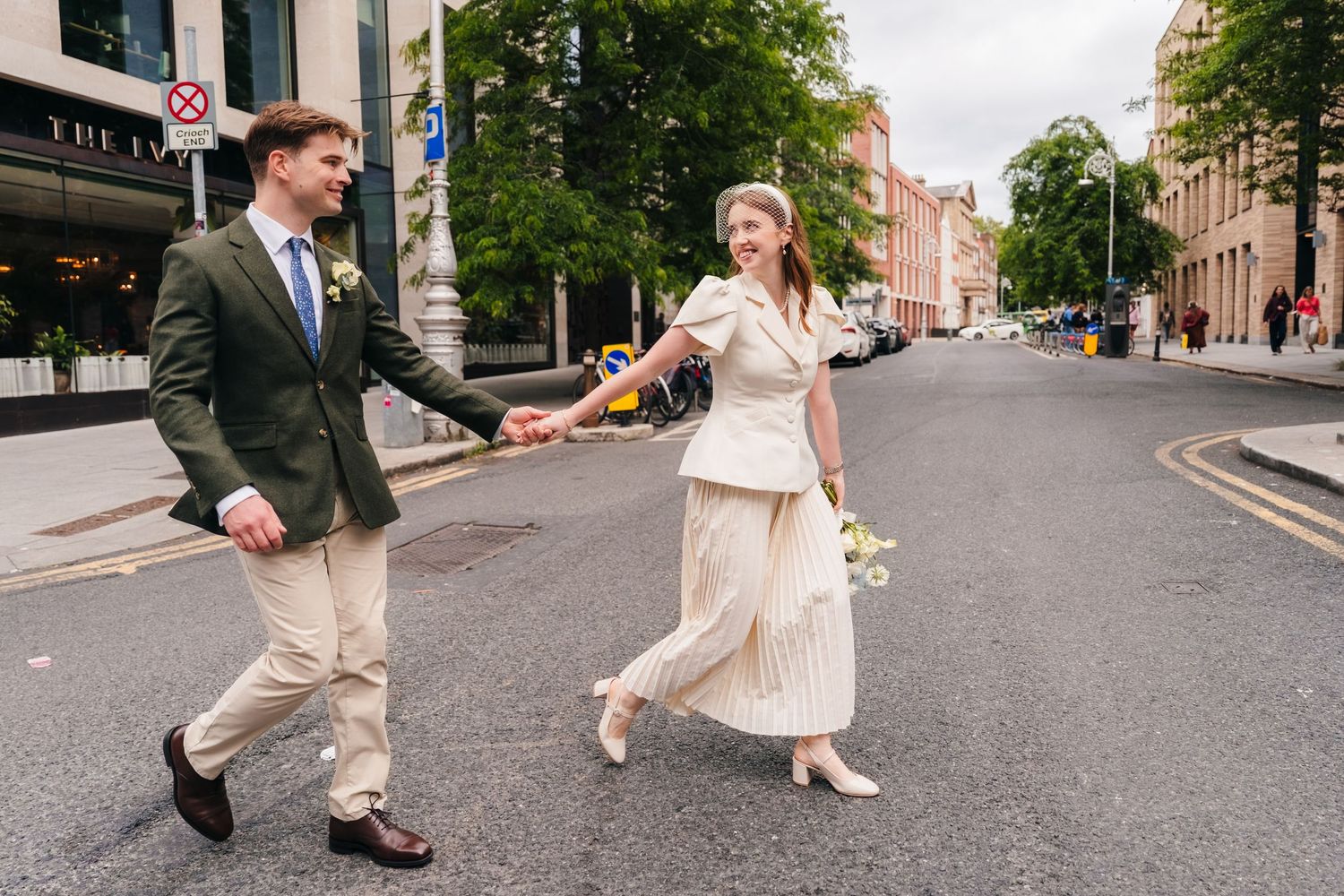 candid natural documentary wedding photographer dublin trinity college city
