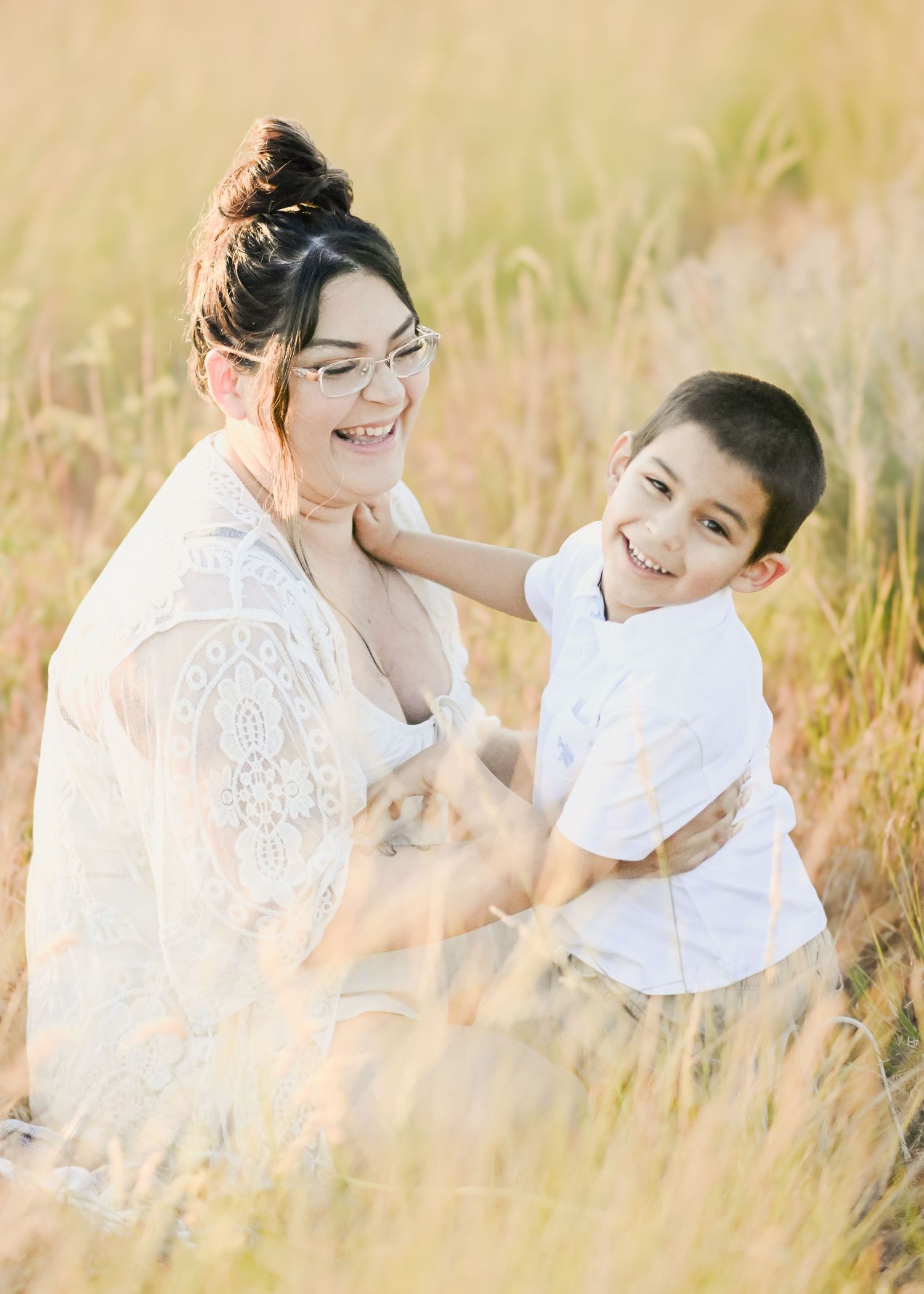 A mom and me photo in the wheat fields of Kennewick, Washington. Photo taken by an affordable local photographer.