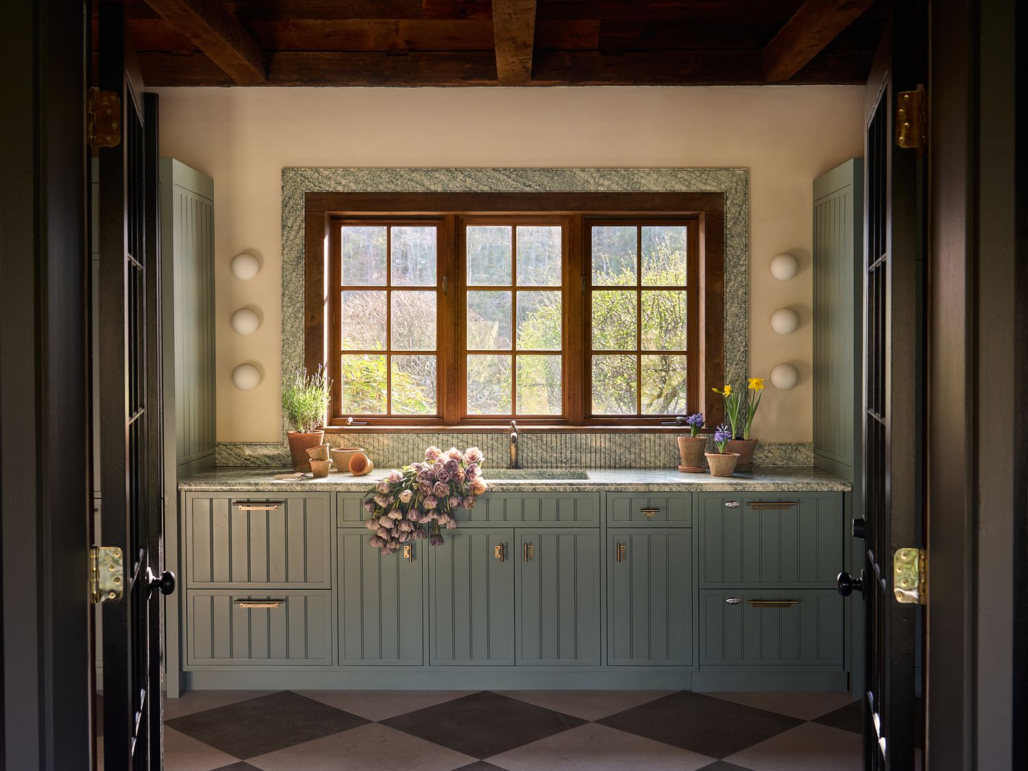 Interior Photography of a bar room in a Connecticut house design by Studio Isaac and Gerald Isaac.