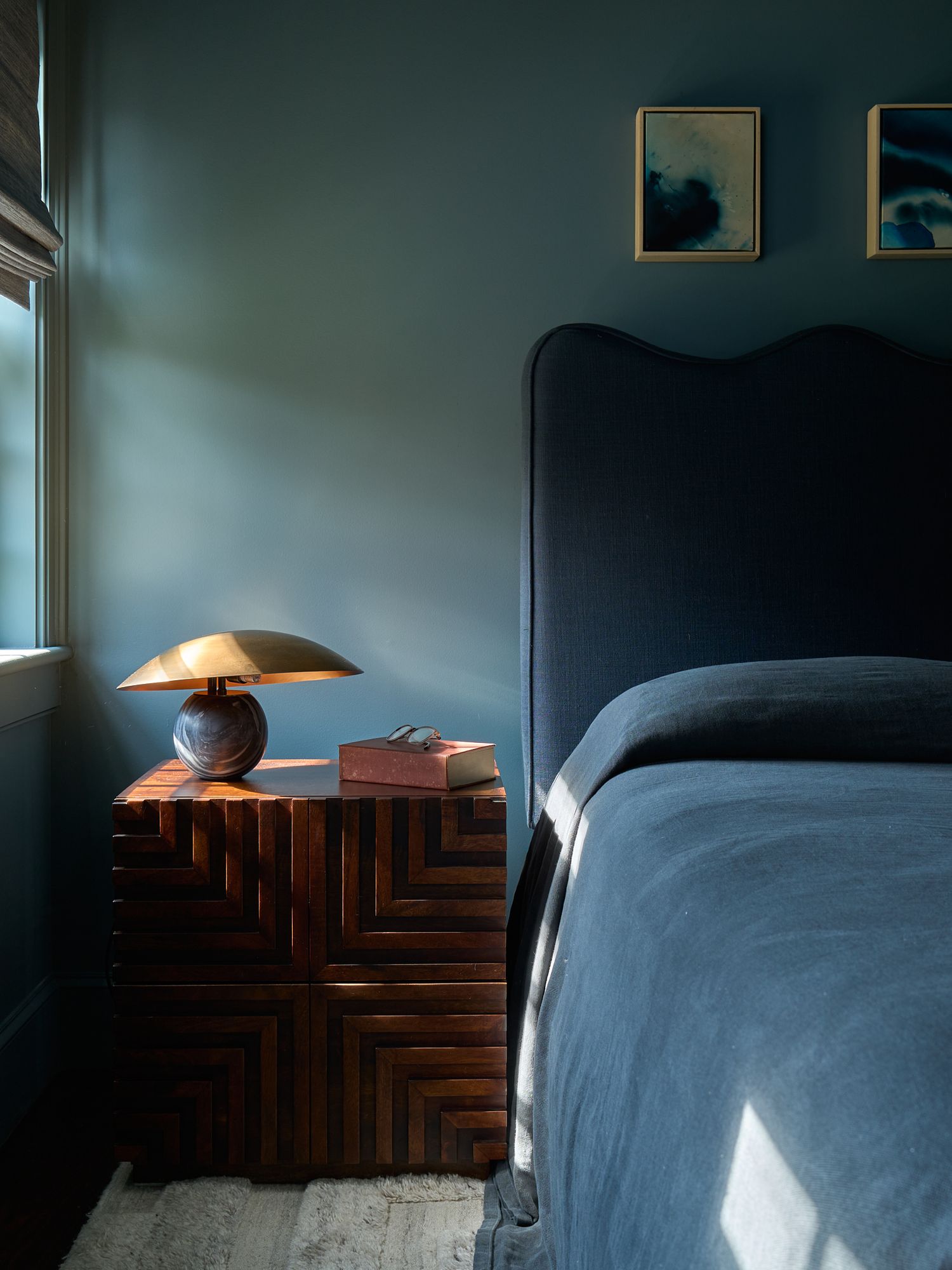 Interior Photography of a bedroom in a Connecticut house design by Studio Isaac and Gerald Isaac. Blue themed room