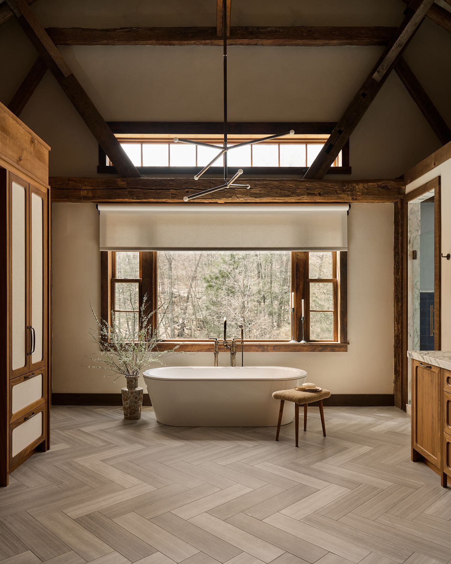 Interior Photography of a Bathroom in a Connecticut house design by Studio Isaac and Gerald Isaac.