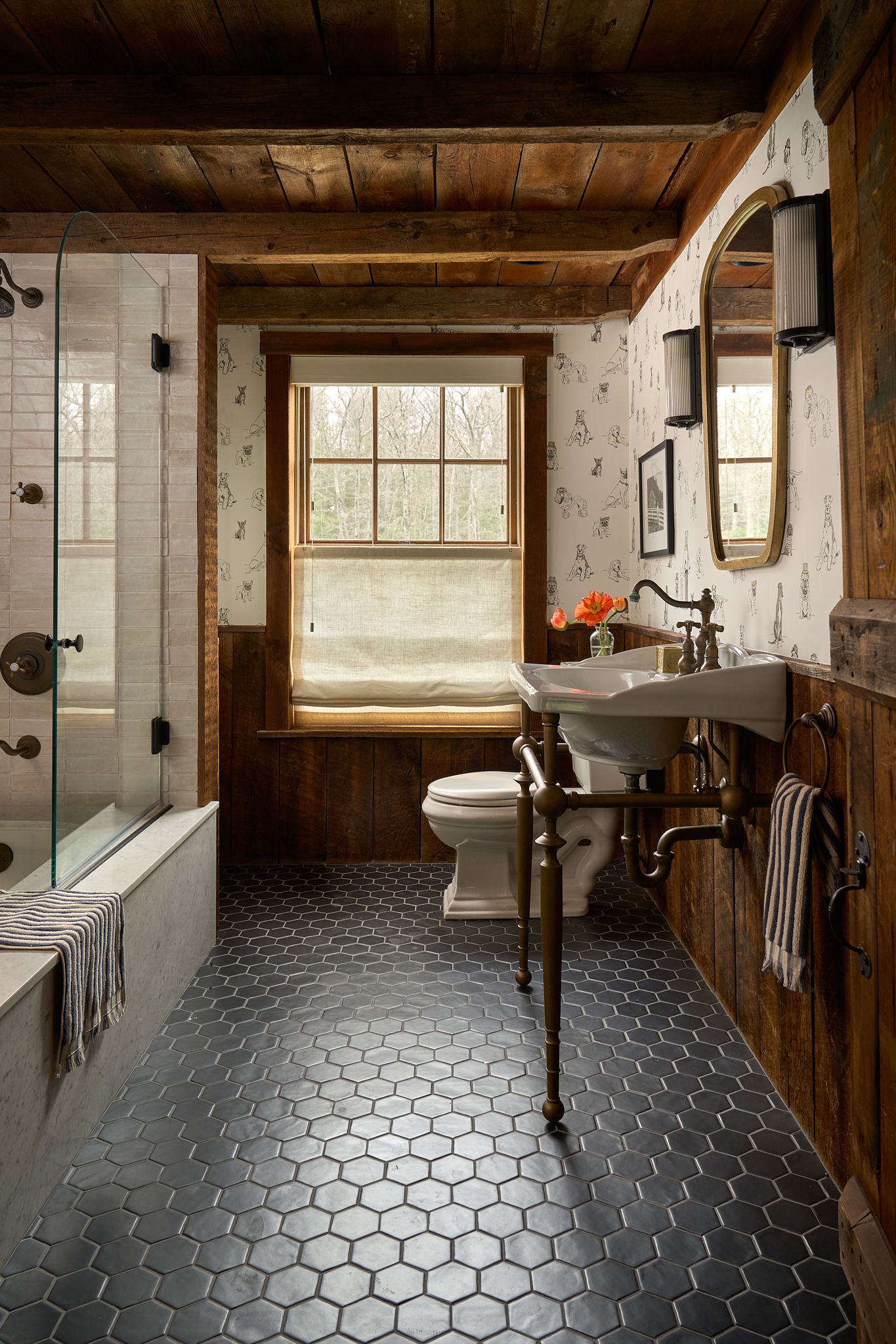 Interior Photography of a Bathroom in a Connecticut house design by Studio Isaac and Gerald Isaac.