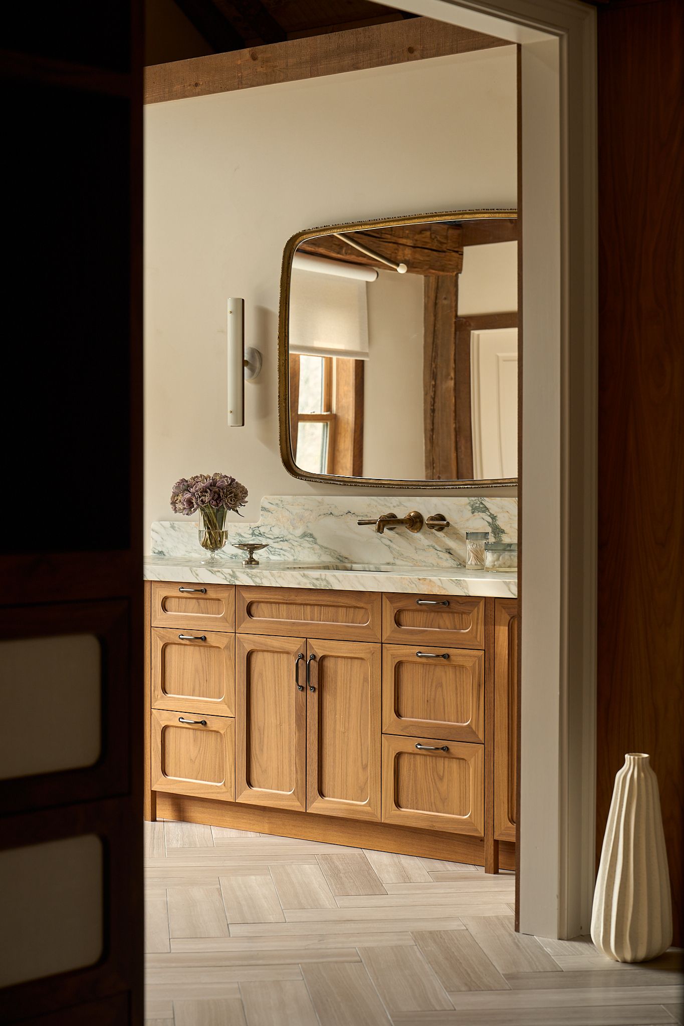 Interior Photography of a Bathroom in a Connecticut house design by Studio Isaac and Gerald Isaac.
