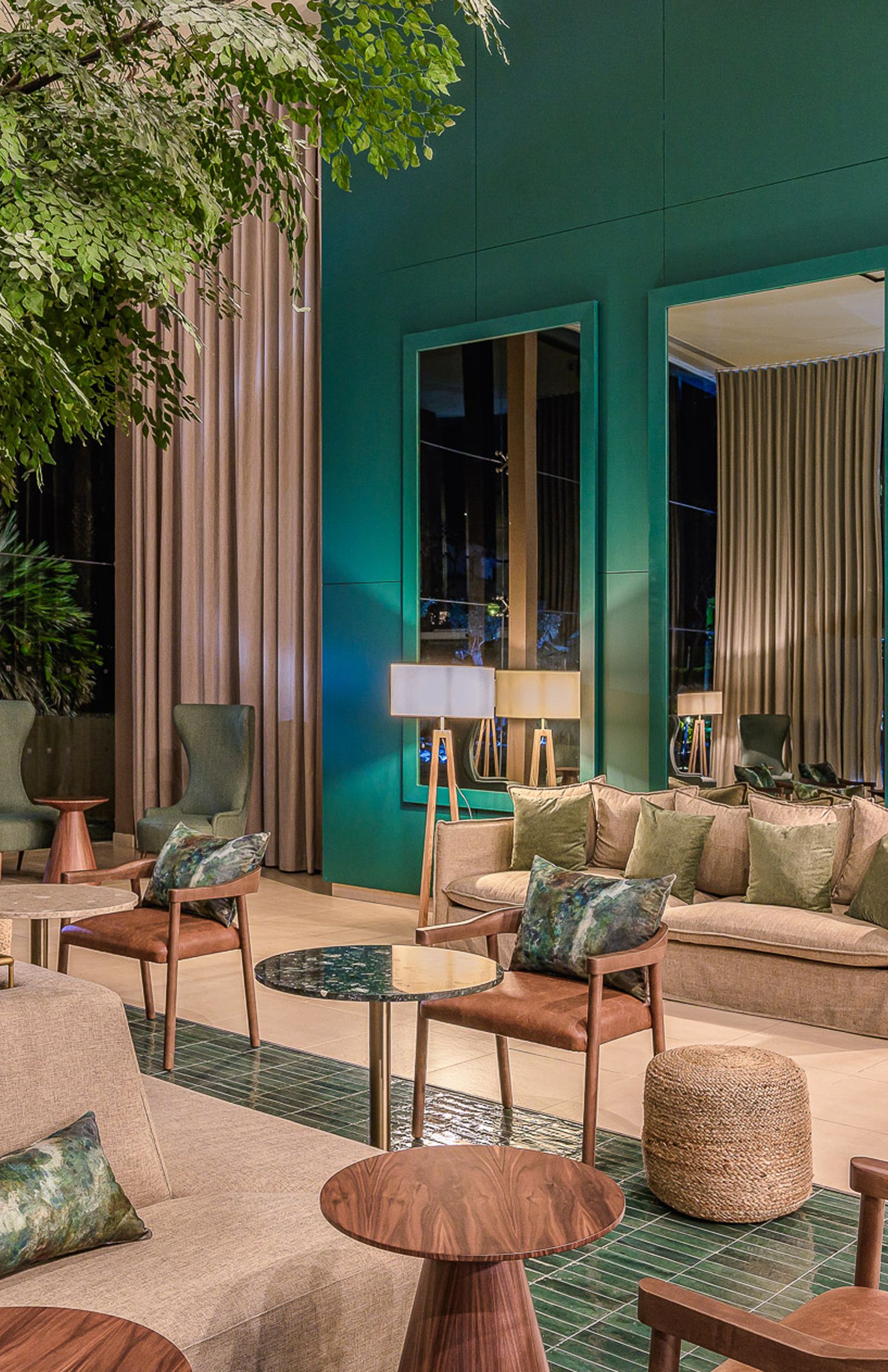 Contemporary lounge of a Hotel area in the Algarve, by Parallel Studios