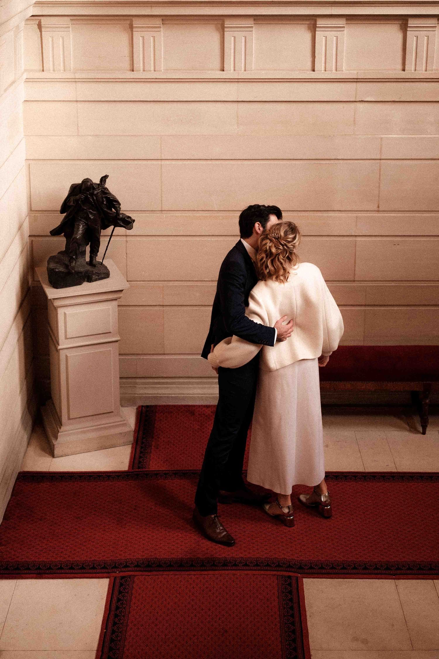 A sequence of images shows two people dancing and dipping in a hallway with white walls and red carpet.