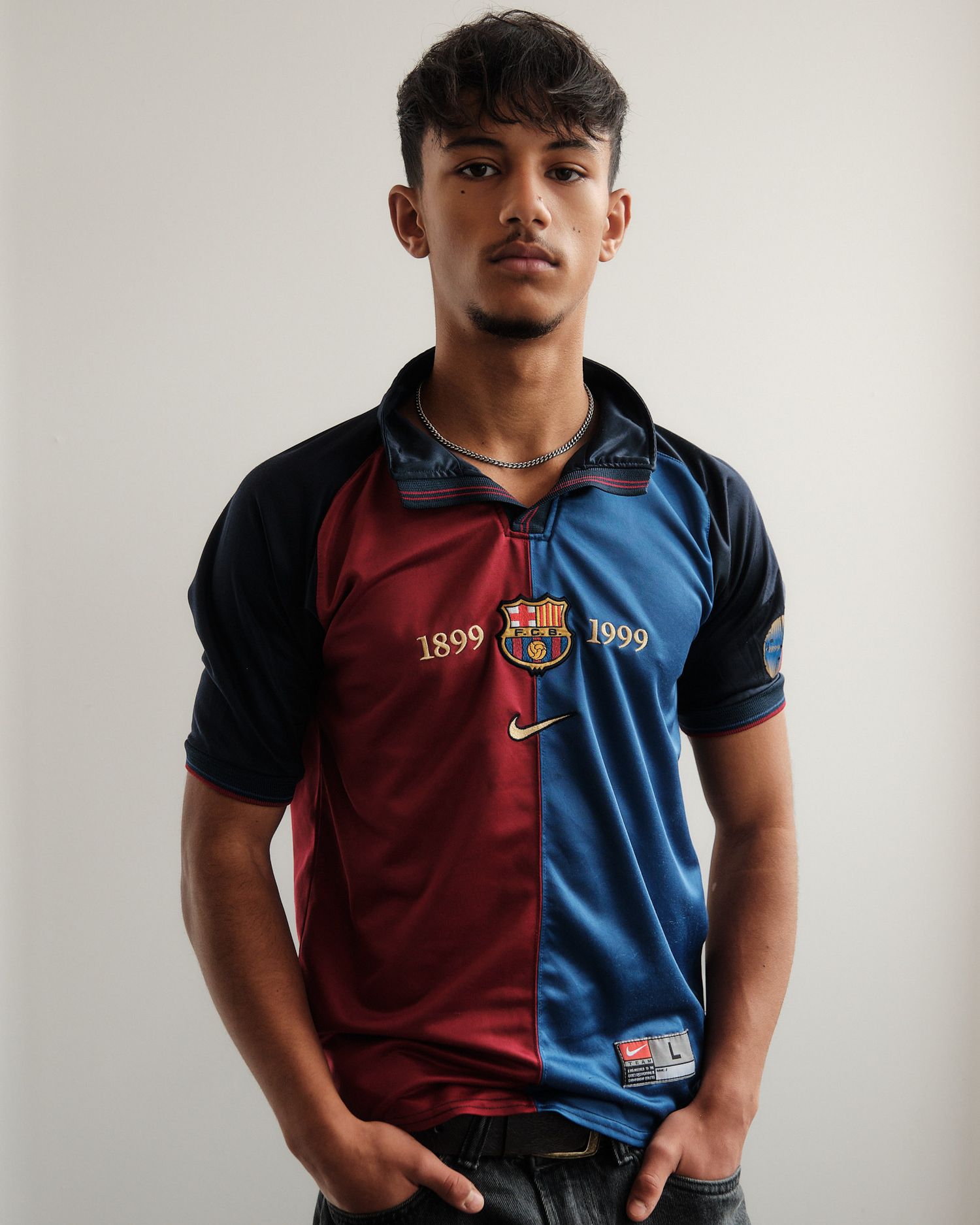 Person wearing FC Barcelona retro jersey in maroon and blue halves.