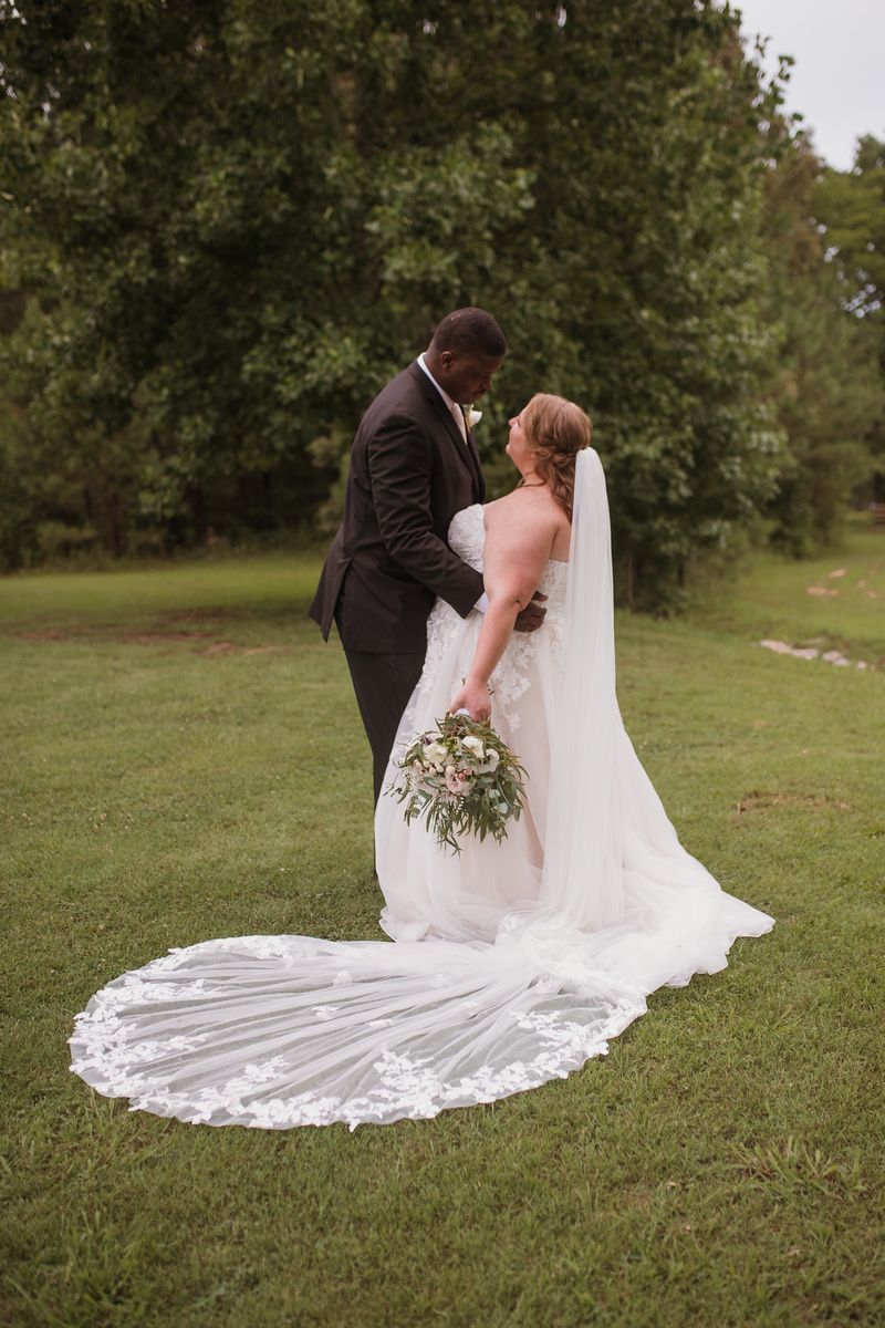 a couple kissing in the beautiful Hoyt Hallow wedding venue in Alabama