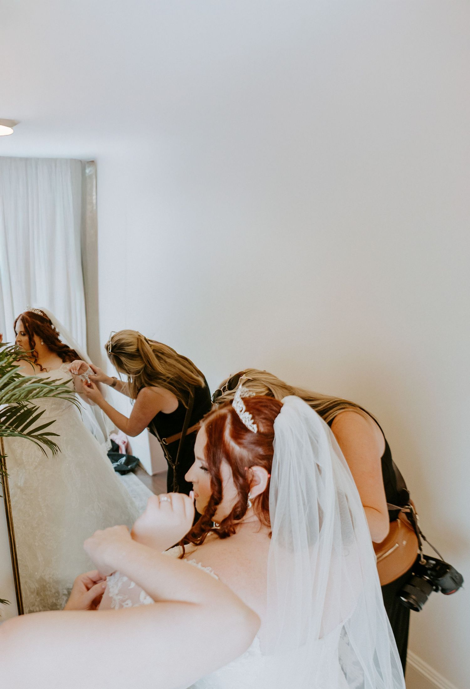 Holli is a helpful photographer who helps her clients and brides get ready on their wedding day in Tuscaloosa Alabama