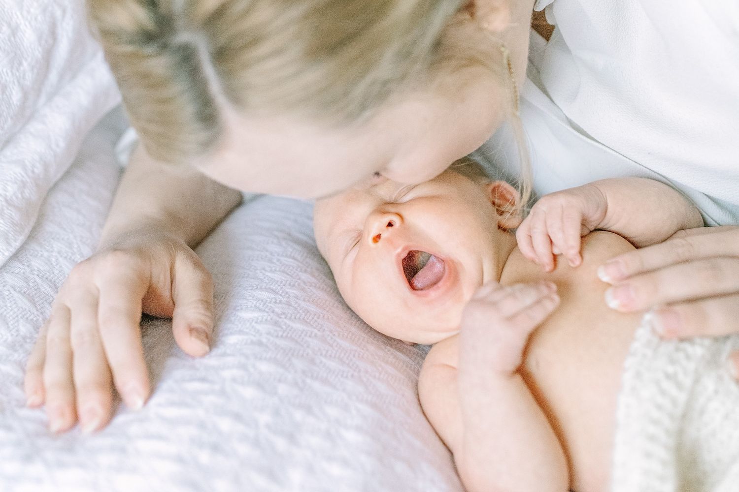 Newborn-kuvaus ja perhekuvaus Espoo, Helsinki ja Lohja - kotikuvaus.