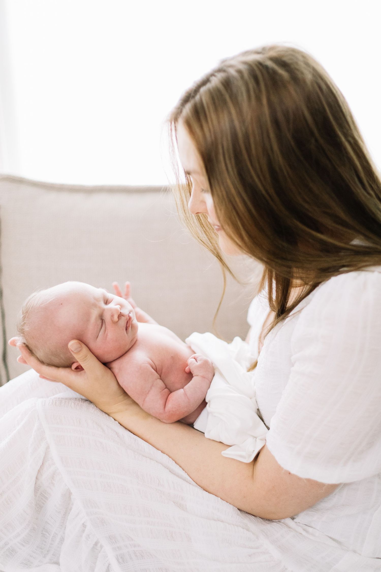 Vastasyntynyt vauva newborn-kotikuvauksessa: Newborn-kuvaus-Vihti-ja-Nummela
