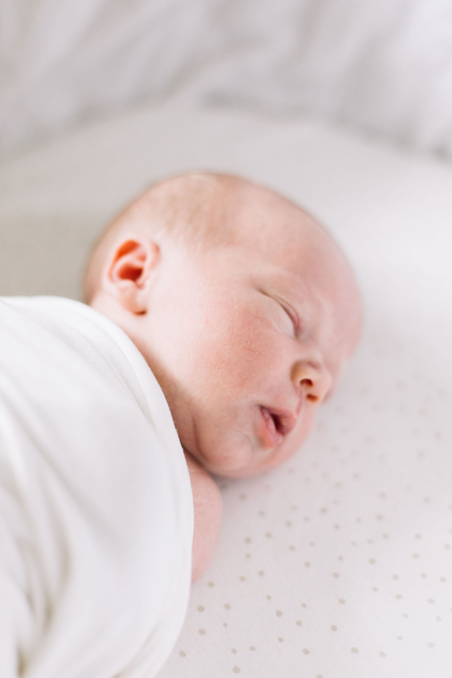 Vastasyntynyt vauva newborn-kotikuvauksessa: Newborn-kuvaus-Vihti-ja-Nummela