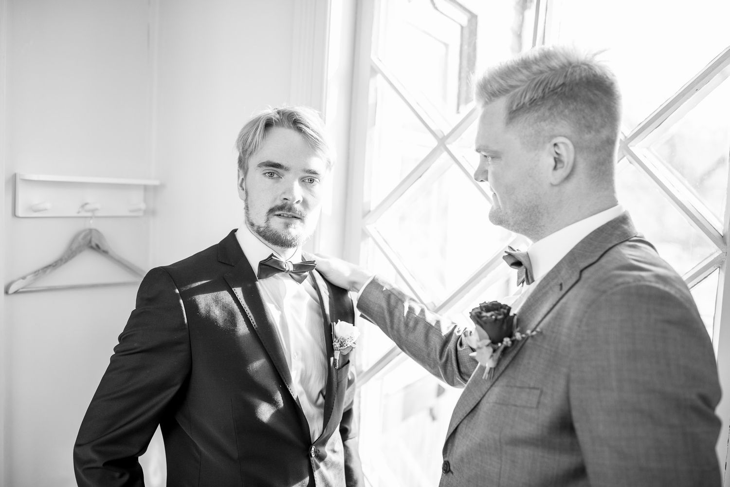 Sulhanen rohkaisee bestmaniä syyshäissä Fiskarsissa.