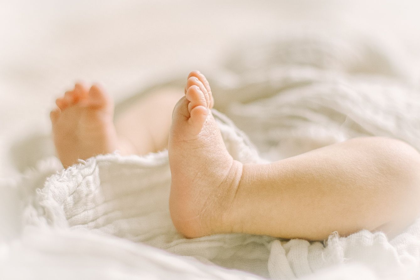 Valokuvaaja Lohja, Nummela ja muu Uusimaa. Newborn-kotikuvaus, perhekuvaus ja juhlakuvaus.