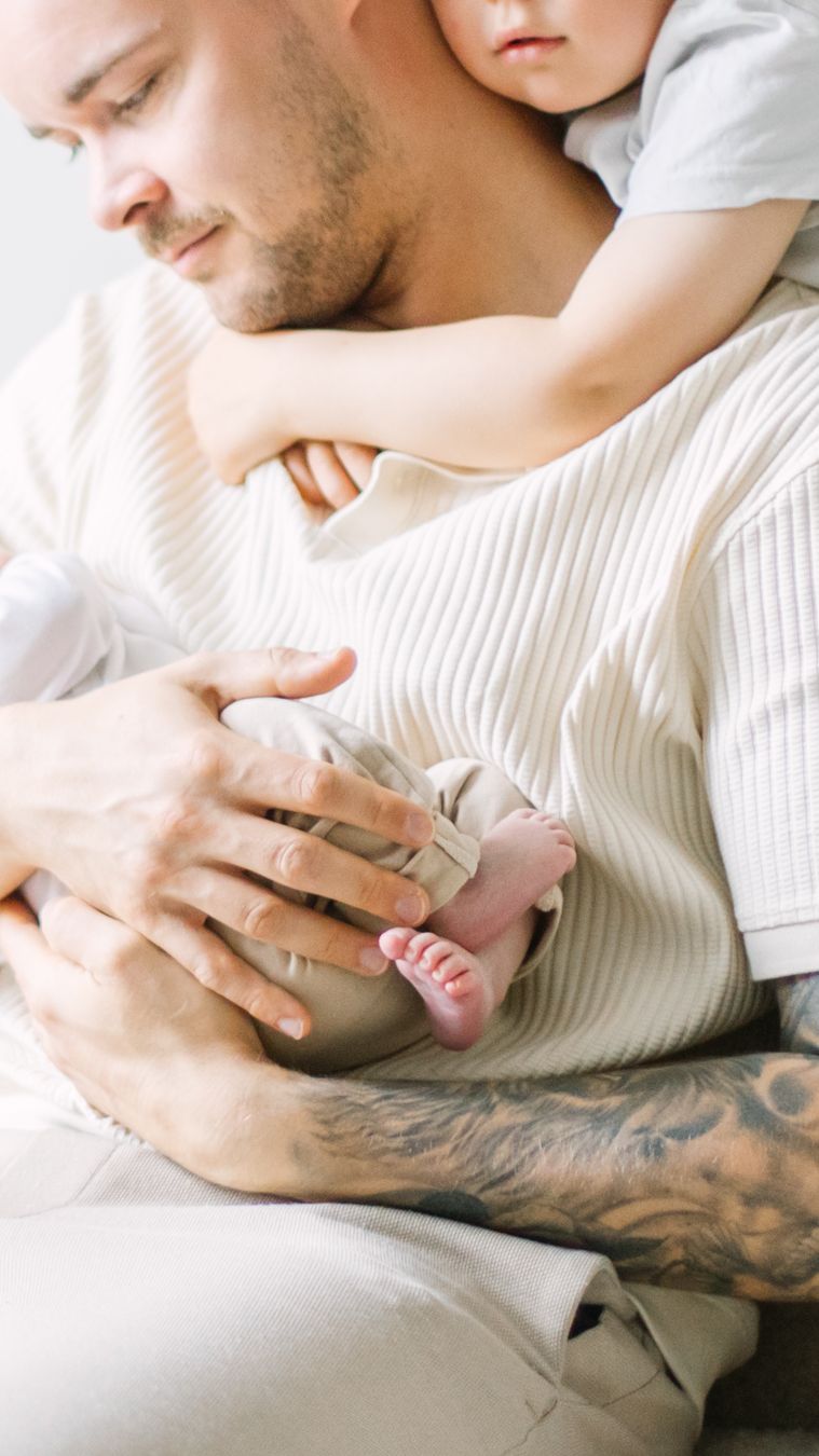 Perhekuvaus studiossa. Valokuvaaja Lohja, Nummela ja Helsinki: newborn-kuvaus, odotuskuvaus ja perhekuvaus studiossa, kotona ja miljöössä.