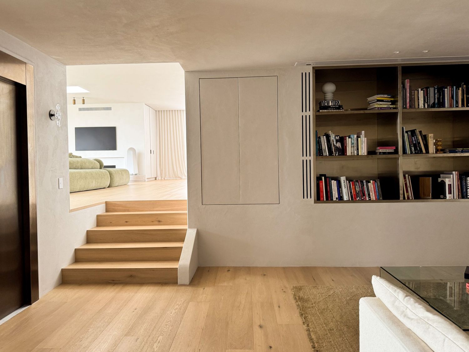 Alaia Palm Beach, large bathrooms overlooking the Barrenjoey lighthouse and ocean.