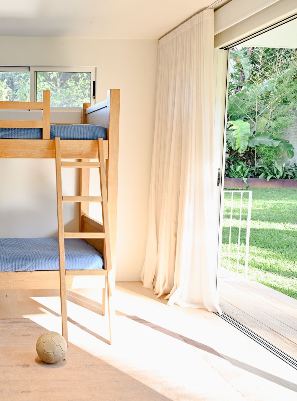 Alaia Palm Beach, bedrooms that spill onto large flat lawn backyard.