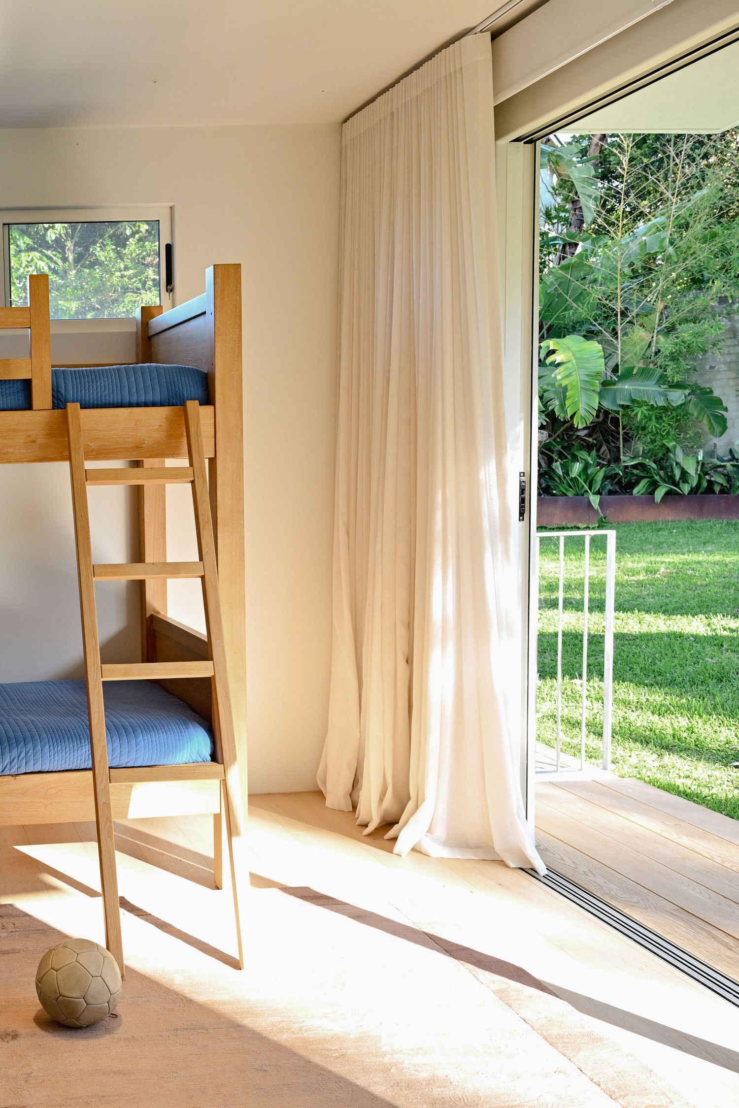 Alaia Palm Beach, large bedrooms that spill out onto back lawn.