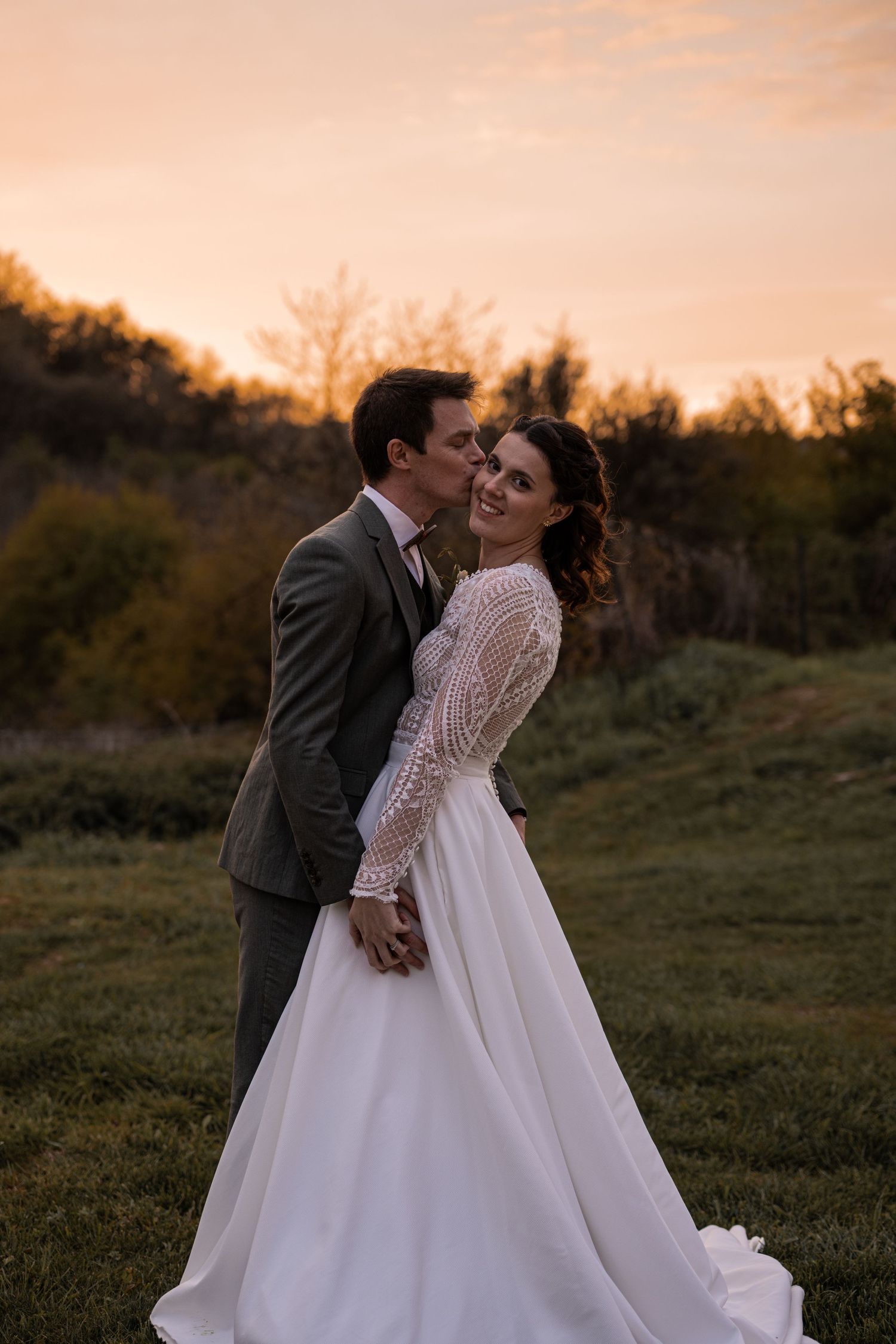 Photo de couple mariés (portrait élégant)
Photographie de mariage élégante et intemporelle réalisée par Orlane Lacroix, photographe de maria