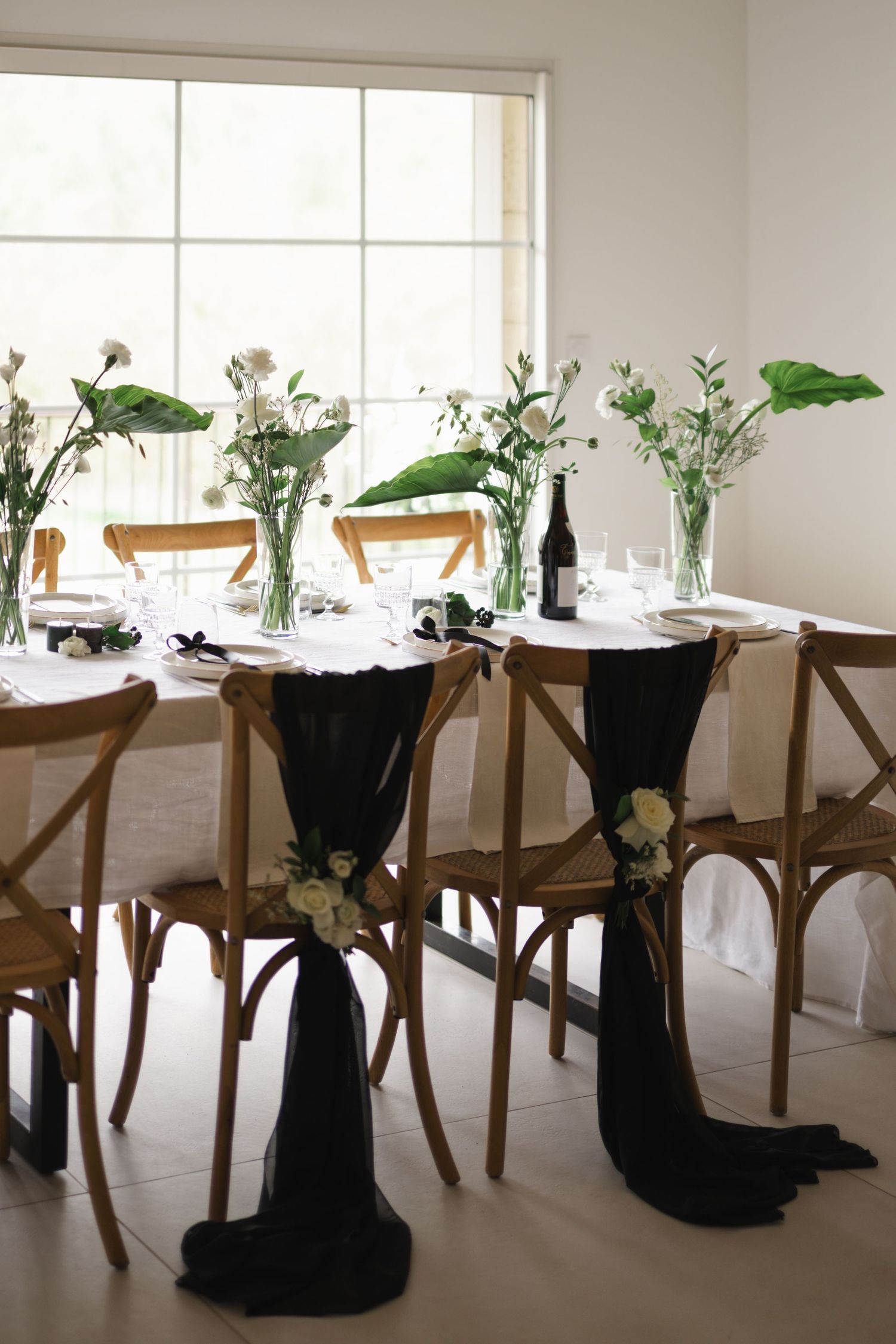 Destination wedding en Europe capturé avec une esthétique lumineuse et intemporelle