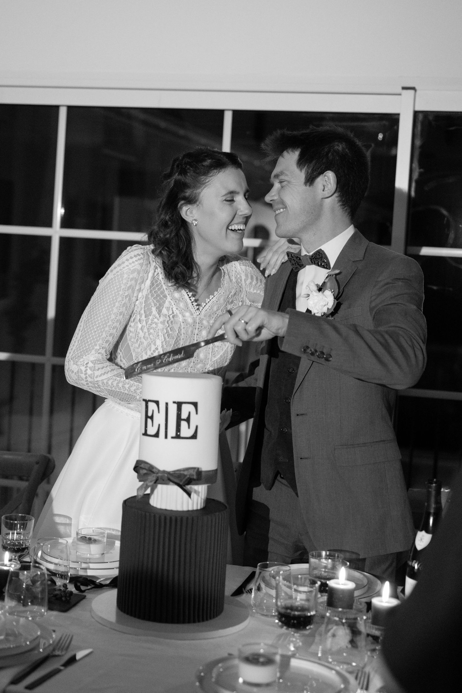 Soirée de mariage photographiée avec énergie, émotions et moments spontanés entre proches