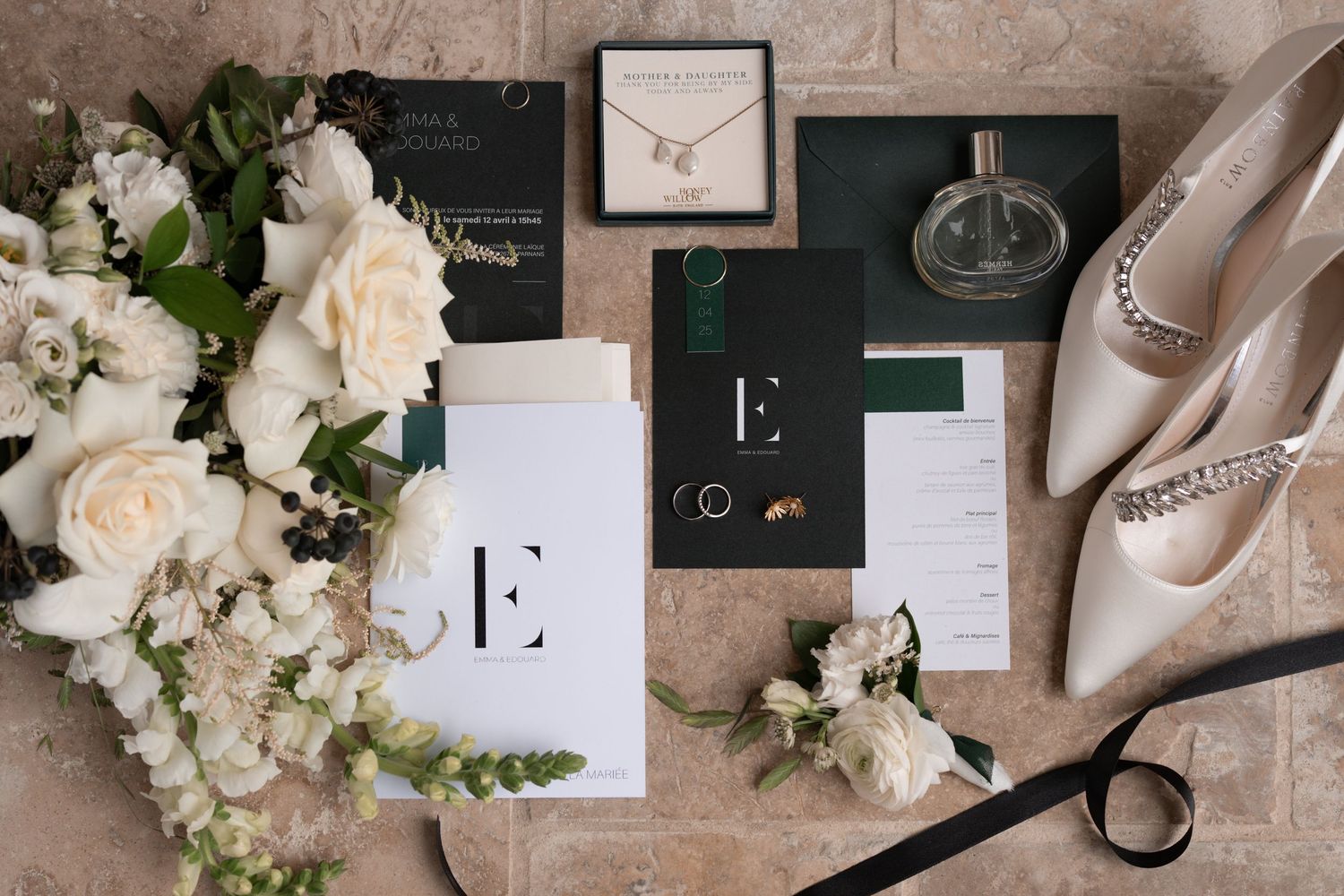 Mariage romantique dans un lieu d’exception avec une approche photo naturelle et intemporelle