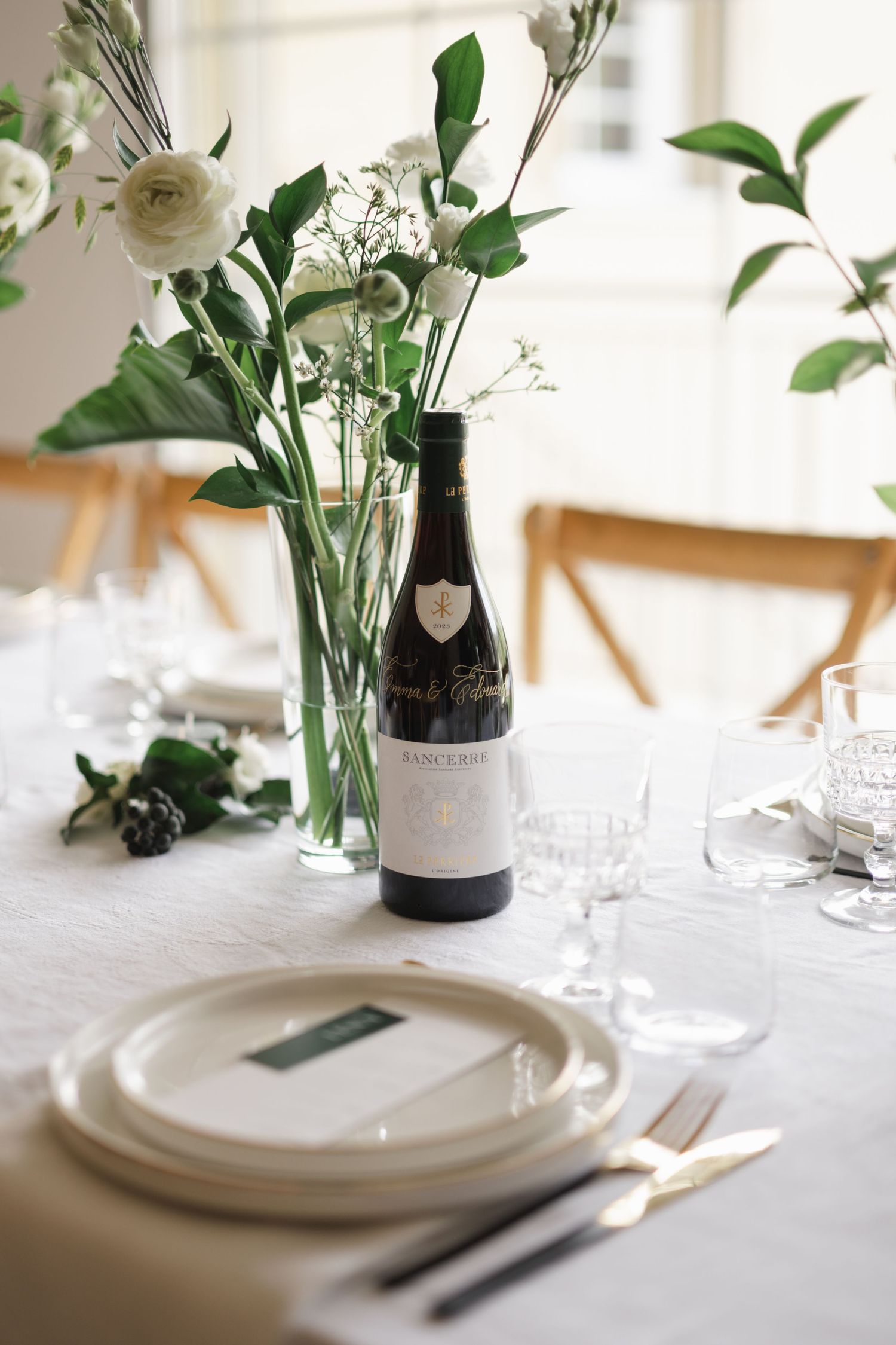 Destination wedding en Europe capturé avec une esthétique lumineuse et intemporelle