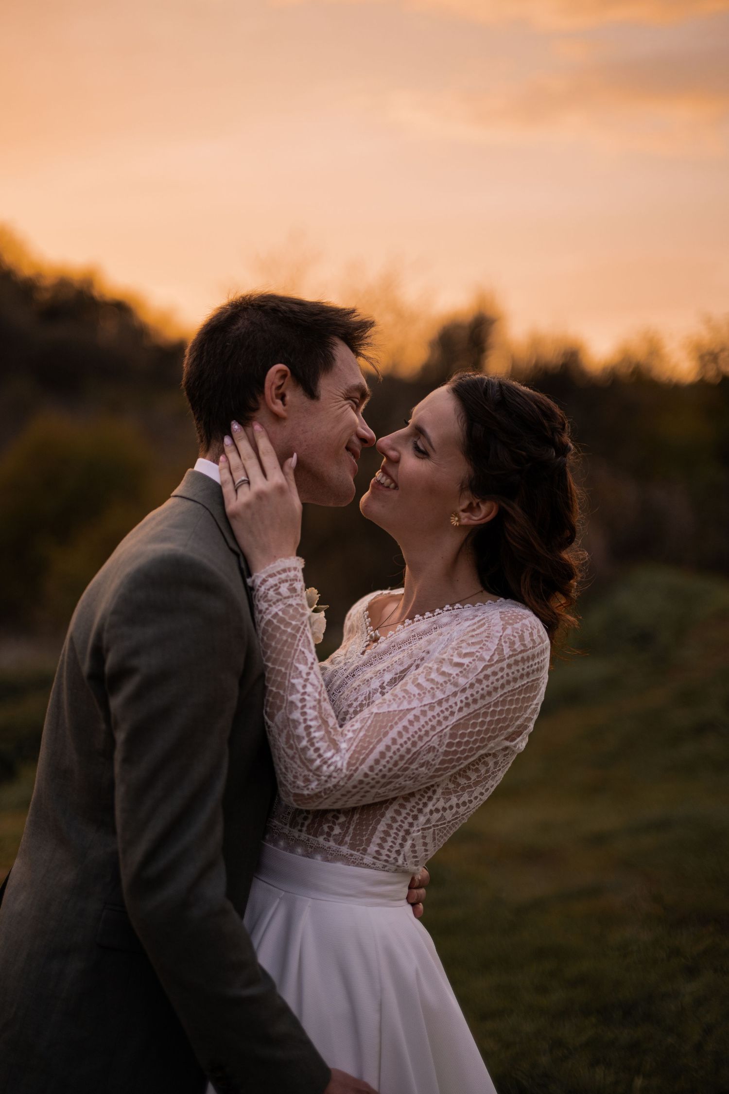 Photo de couple mariés (portrait élégant)
Photographie de mariage élégante et intemporelle réalisée par Orlane Lacroix, photographe de maria