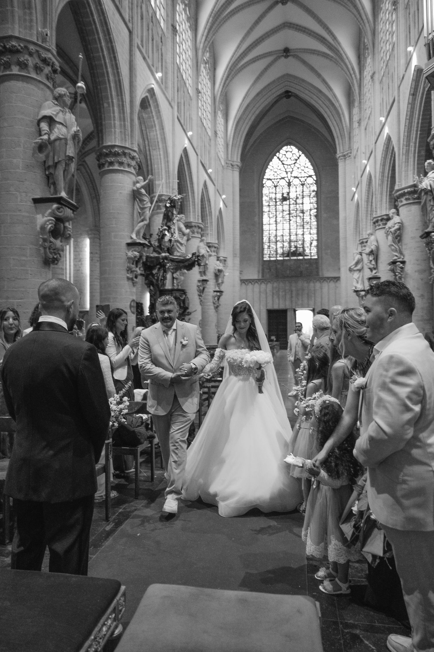 Photographe mariage Europe pour célébrations élégantes dans des châteaux et lieux remplis d’histoire