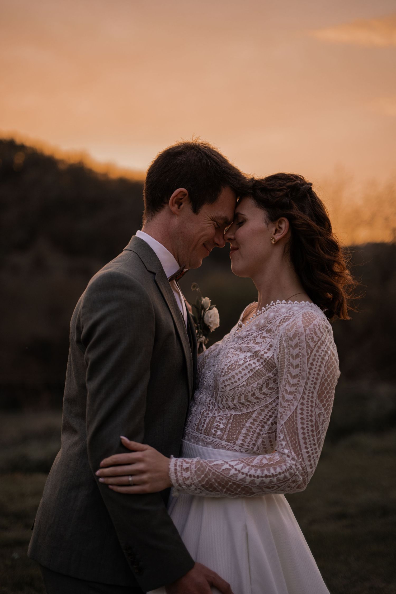 Photo de couple mariés (portrait élégant)
Photographie de mariage élégante et intemporelle réalisée par Orlane Lacroix, photographe de maria