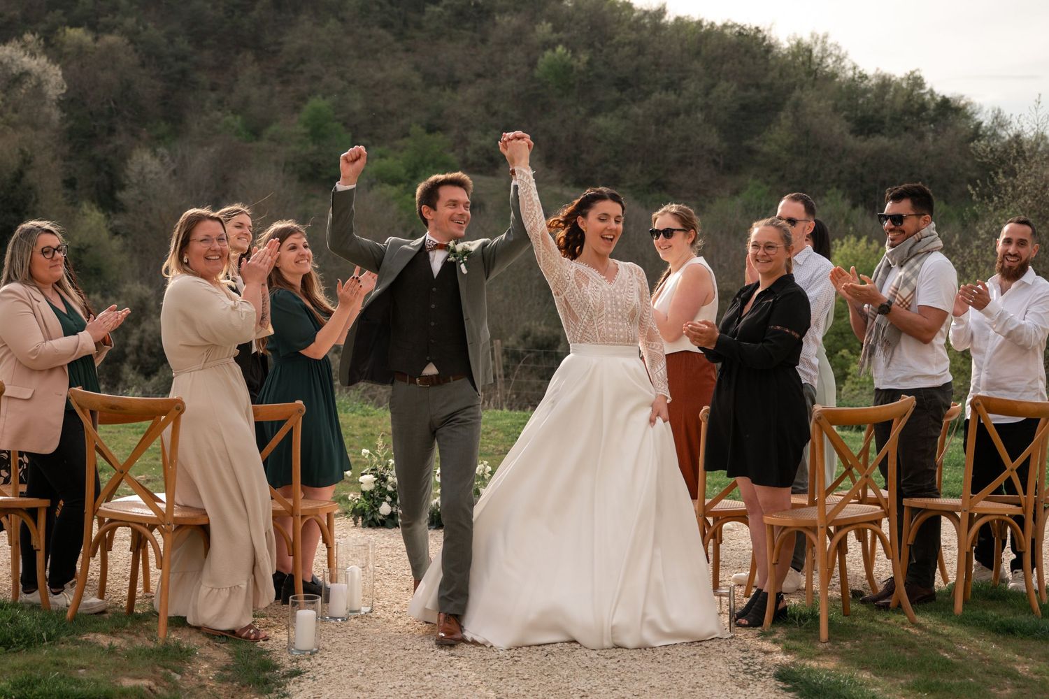 Reportage mariage authentique en Belgique racontant les rires, échanges et instants précieux