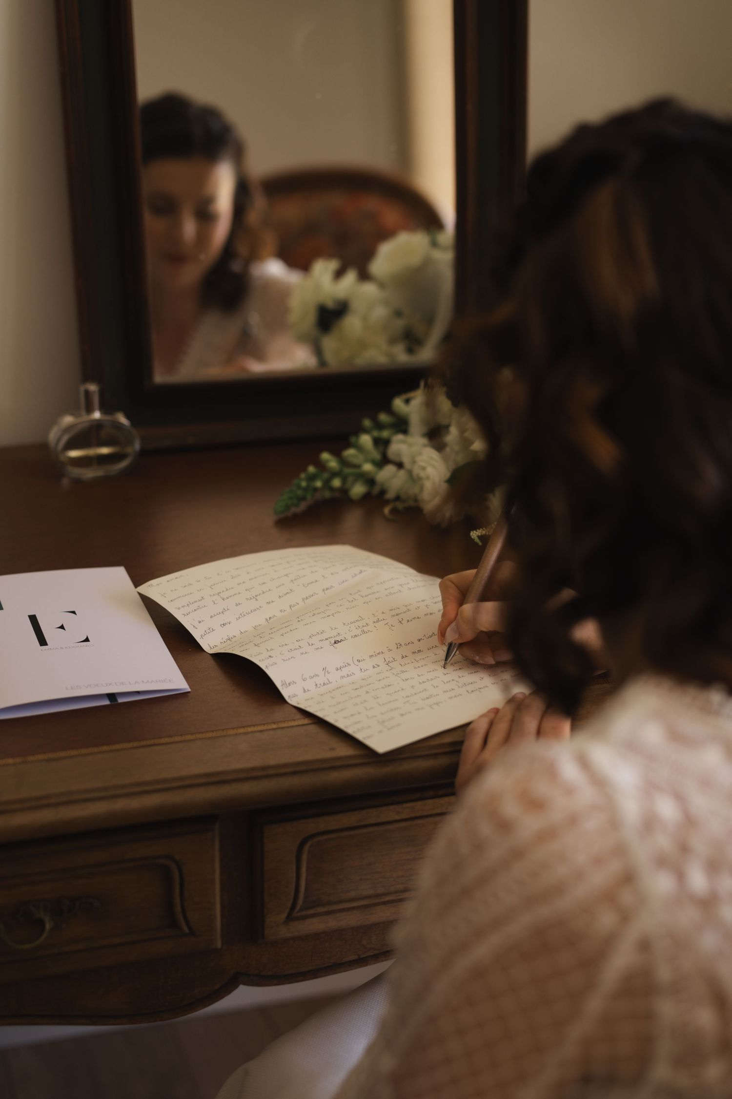 Moments intimes avant la cérémonie, entre émotions et détails raffinés d’une journée de mariage unique