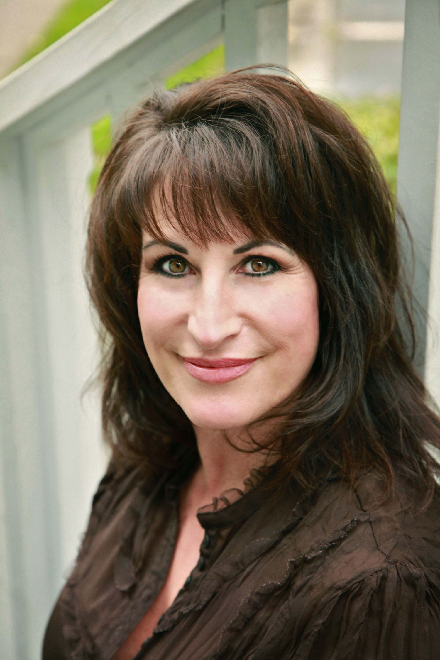 Beautiful lady sitting on a set of stairs
headshot